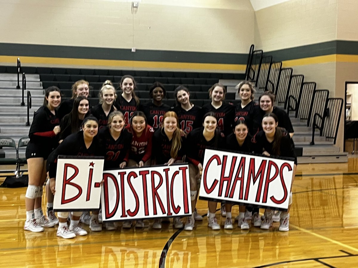 DunawayFarrah's tweet photo. @canyonVB earns #BiDistrictChamps tonight after dominating CPHS๐๐. Watching these athletes continue to work & rally is truly a sight to behold. Special shout-out to Menโs Basketball, CHEER, & @CanyonCougarBB for your support. #ROUND2Bound โฅ๏ธ๐ #ThisWeWillDefend #ForeverRed https://t.co/Ejp86EwjXx