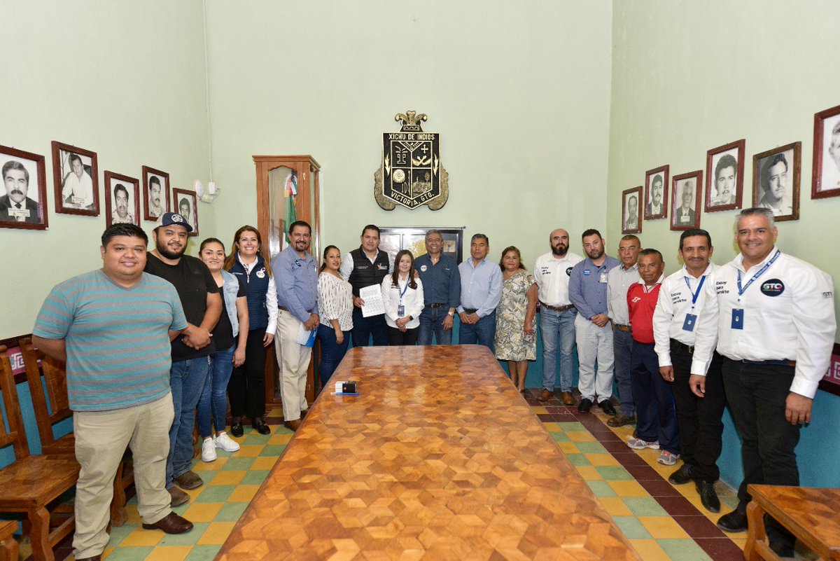 SoyINAEBA's tweet photo. Con el objetivo de acercar los servicios educativos de #SoyINAEBA a la población mayor de 15 años que requiere aprender a leer y escribir, o concluir su primaria y secundaria, se firmó el convenio de colaboración con el municipio de #VictoriaGto . https://t.co/SldYts1ywz