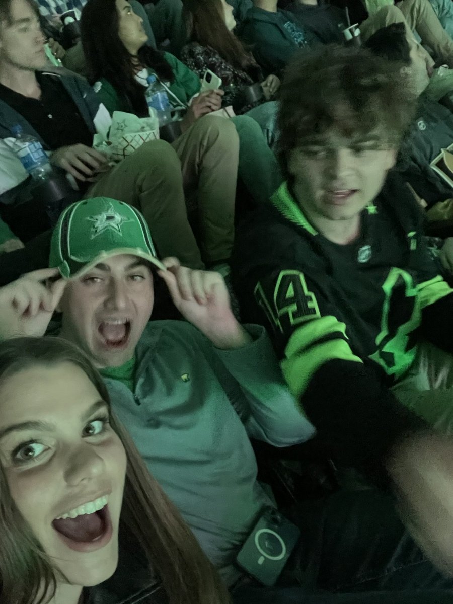 _rrachel_w's tweet photo. #TEXASHOCKEY DATE DASH! https://t.co/IxVzvm5V5J