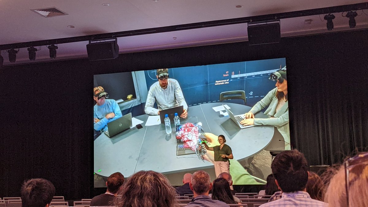 Gunjan_D12's tweet photo. Such a fascinating talk and work by @TamsinRobb on "Genomics through a HoloLens" #AGTA22 https://t.co/uHsG3cSJQN