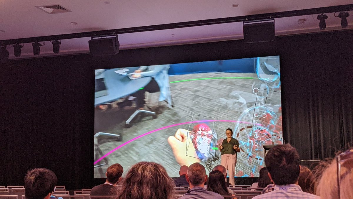 Gunjan_D12's tweet photo. Such a fascinating talk and work by @TamsinRobb on "Genomics through a HoloLens" #AGTA22 https://t.co/uHsG3cSJQN