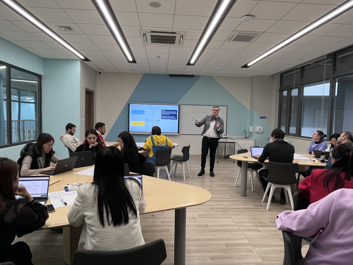 _Chris2_'s tweet photo. When your PD session falls on the same day as your school’s Halloween Costume Day.. We had a few skeletons, witches and even a Musketeer join session 3 of our #BecomingBilingual course 🎃😂 @ChinaBilingual @NASSEAServices @naeuniversity https://t.co/iApTPtR7jZ