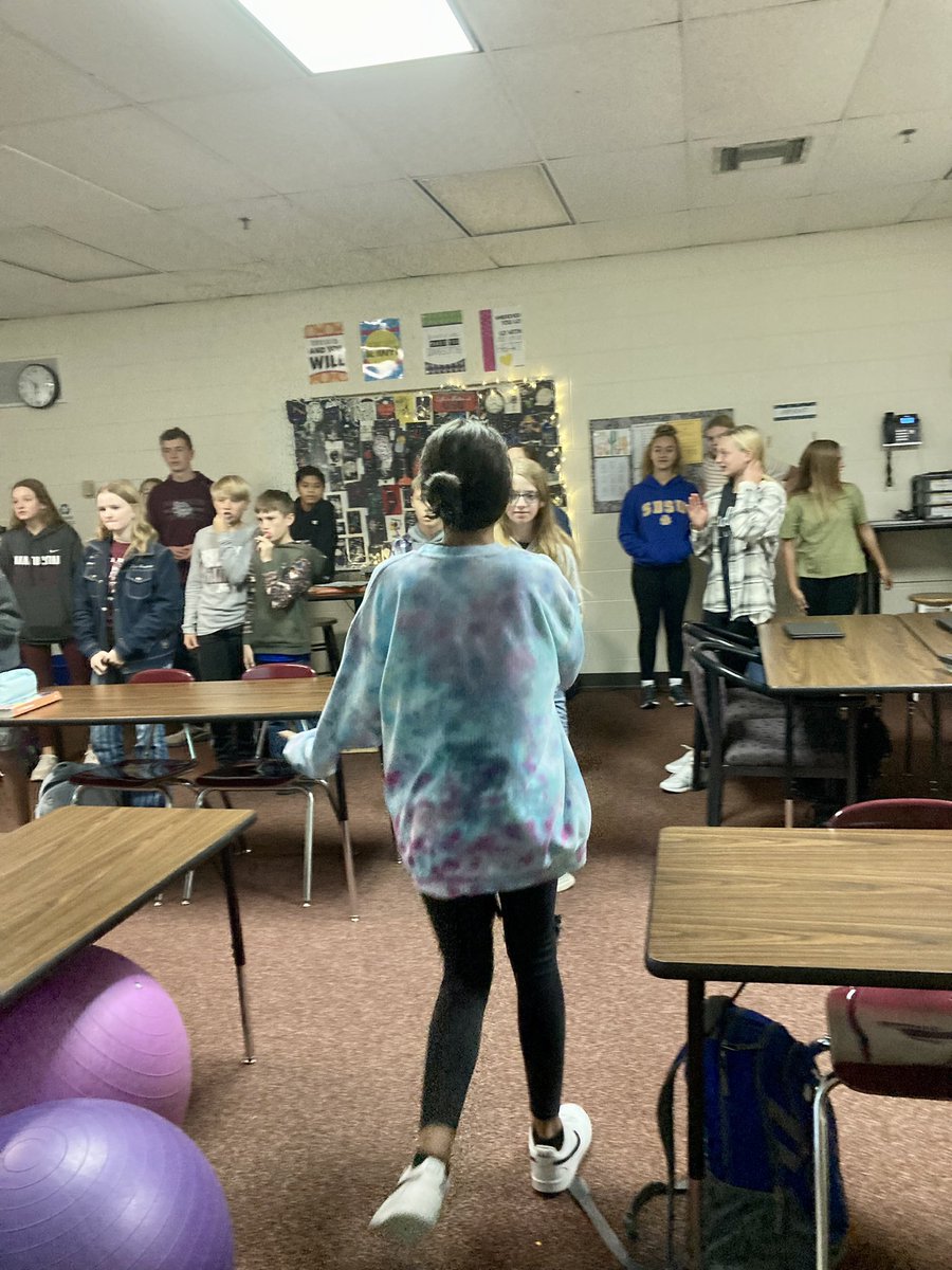 Vivid language relay w/ these <a href="/MadisonMSNews/">MadMiddleSchool</a> Ss