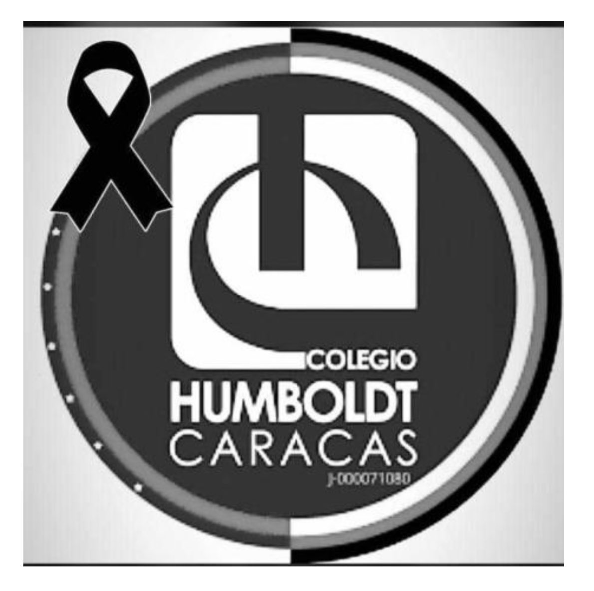 DianaCaroRuiz's tweet photo. Solidaria con la familia que a esta hora despide a un angelito, con toda la comunidad humboldtiana a la que pertenezco y que está quebrada por el dolor y el desconcierto.Pido cautela y empatía en las redes al hacer comentarios,son muchas familias y niños con una profunda tristeza https://t.co/wi5cbkvd1o