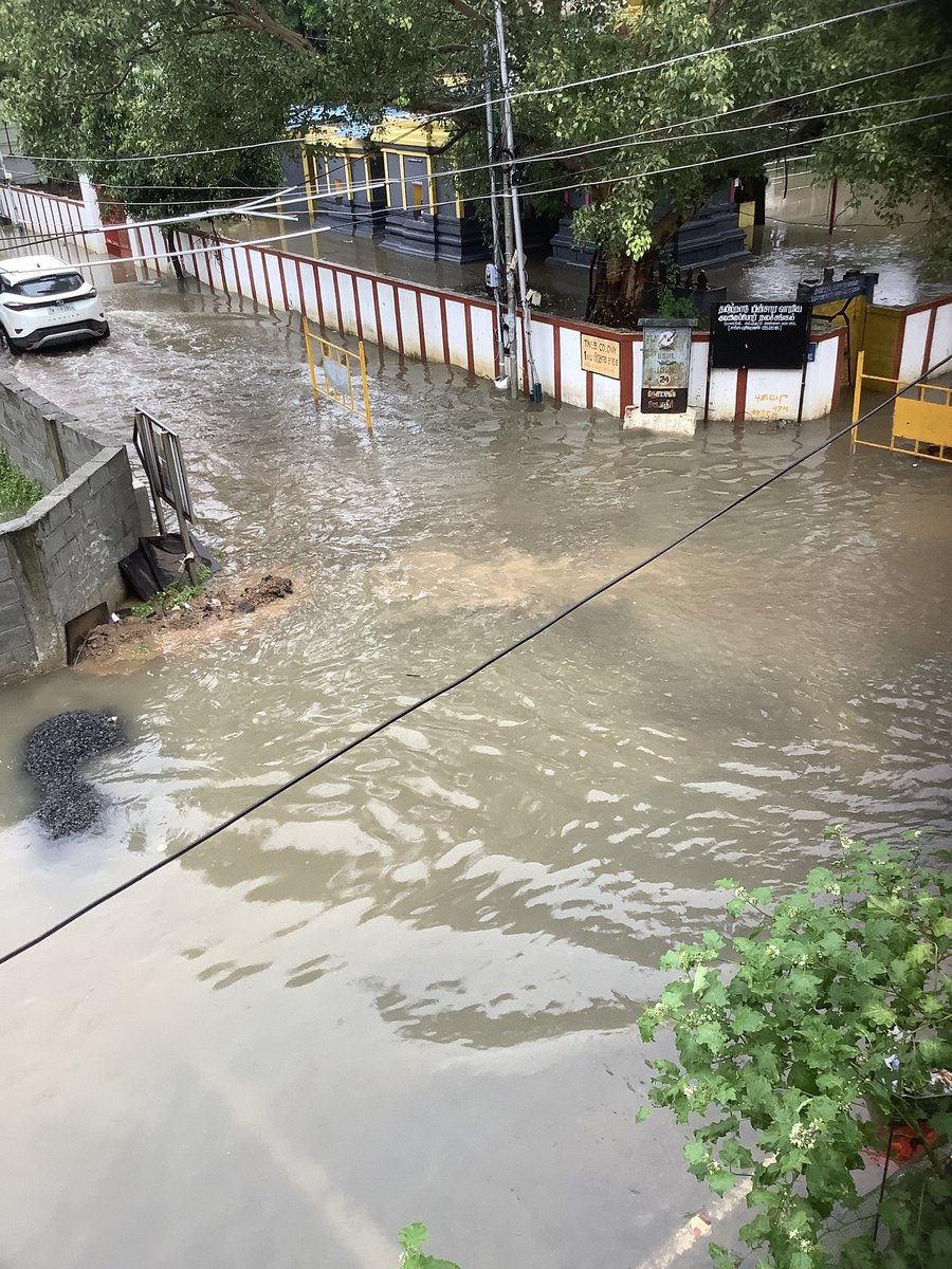 MyConscience16's tweet photo. Our area has been flooded with rain water and drainage, looks like storm water drain has not helped, kindly take immediate action
@chennaicorp @CHN_Metro_Water
@PriyarajanDMK @DMKITwing
@GSBediIAS
@SivaguruIAS @CMOTamilnadu
@machanae1

#ambattur #ebcolony #zone7 #division82 https://t.co/FUpSdidCjd