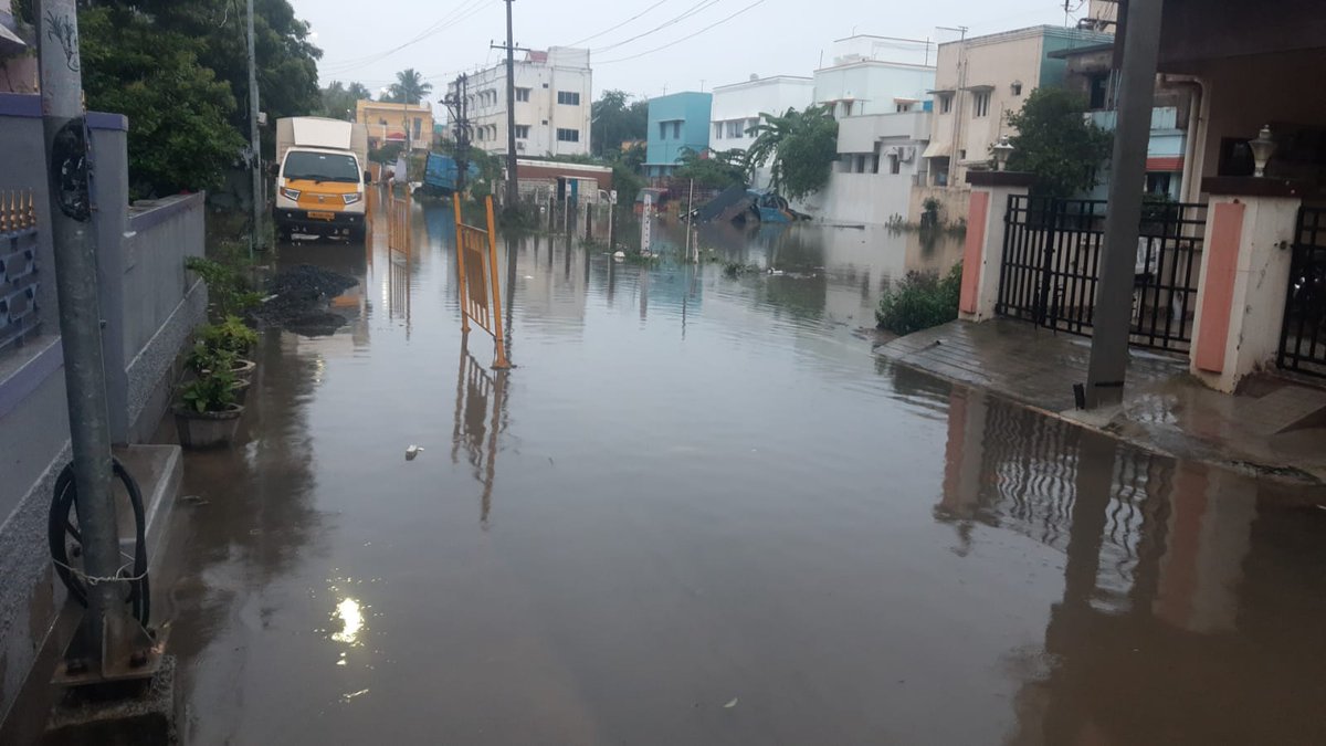 MyConscience16's tweet photo. Our area has been flooded with rain water and drainage, looks like storm water drain has not helped, kindly take immediate action
@chennaicorp @CHN_Metro_Water
@PriyarajanDMK @DMKITwing
@GSBediIAS
@SivaguruIAS @CMOTamilnadu
@machanae1

#ambattur #ebcolony #zone7 #division82 https://t.co/FUpSdidCjd