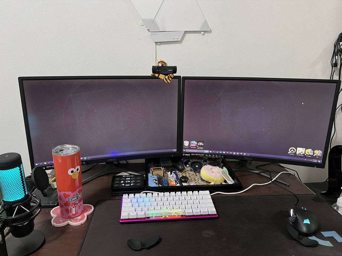 BabyBear_UwU_'s tweet photo. Is this what it means to be at peace? (Setup clean and pc clean 😌) #CleanUp #pccsetup #innerpeace #thelittlethings https://t.co/FFc9CX5WzE