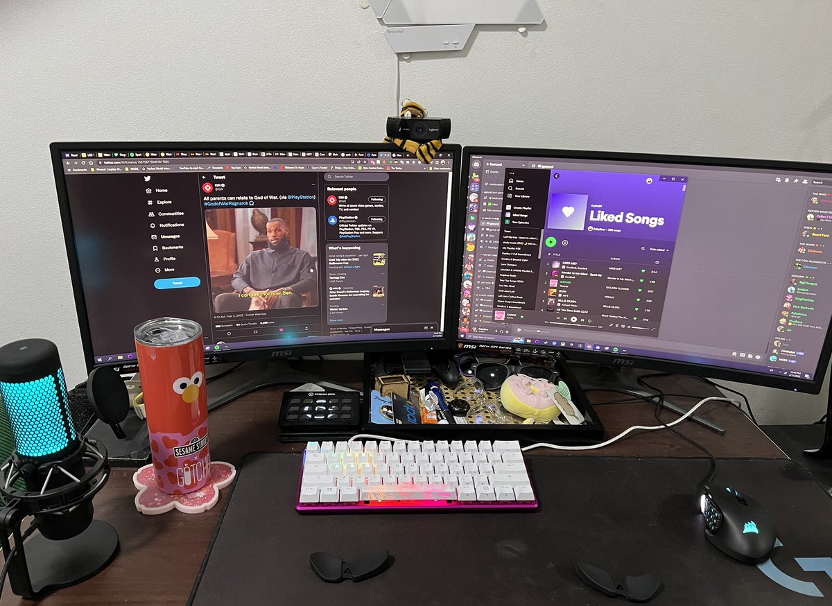 BabyBear_UwU_'s tweet photo. Is this what it means to be at peace? (Setup clean and pc clean 😌) #CleanUp #pccsetup #innerpeace #thelittlethings https://t.co/FFc9CX5WzE