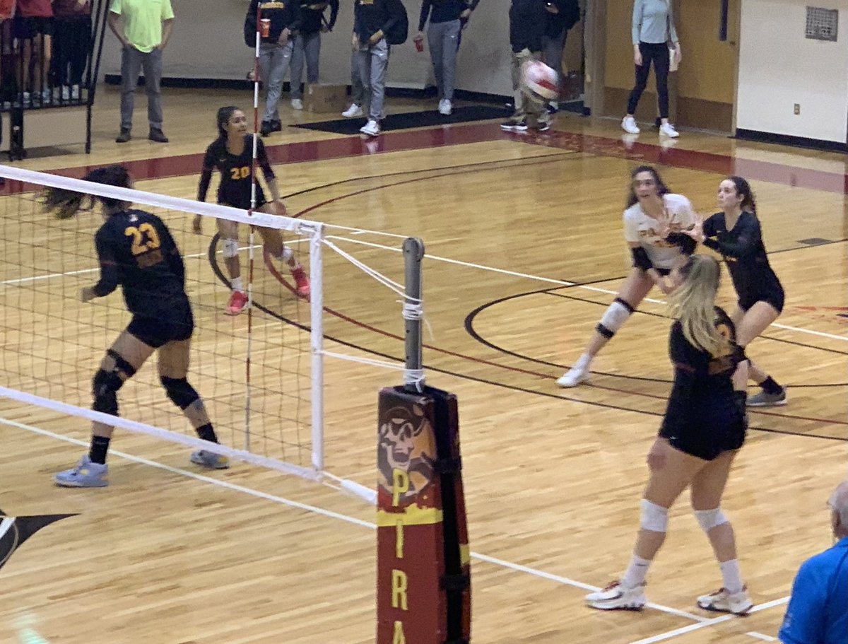BradBiles's tweet photo. Another fantastic women’s volleyball set in Parkville, Mo. No. 10 @mnusports comes from behind late in the third set against No. 13 @ParkUniversity @ParkPirates to win 29-27 and forces a fourth set with Park leading 2-1. @HeartSportsNews #ProtectTheBreck https://t.co/avNa2zDrWV