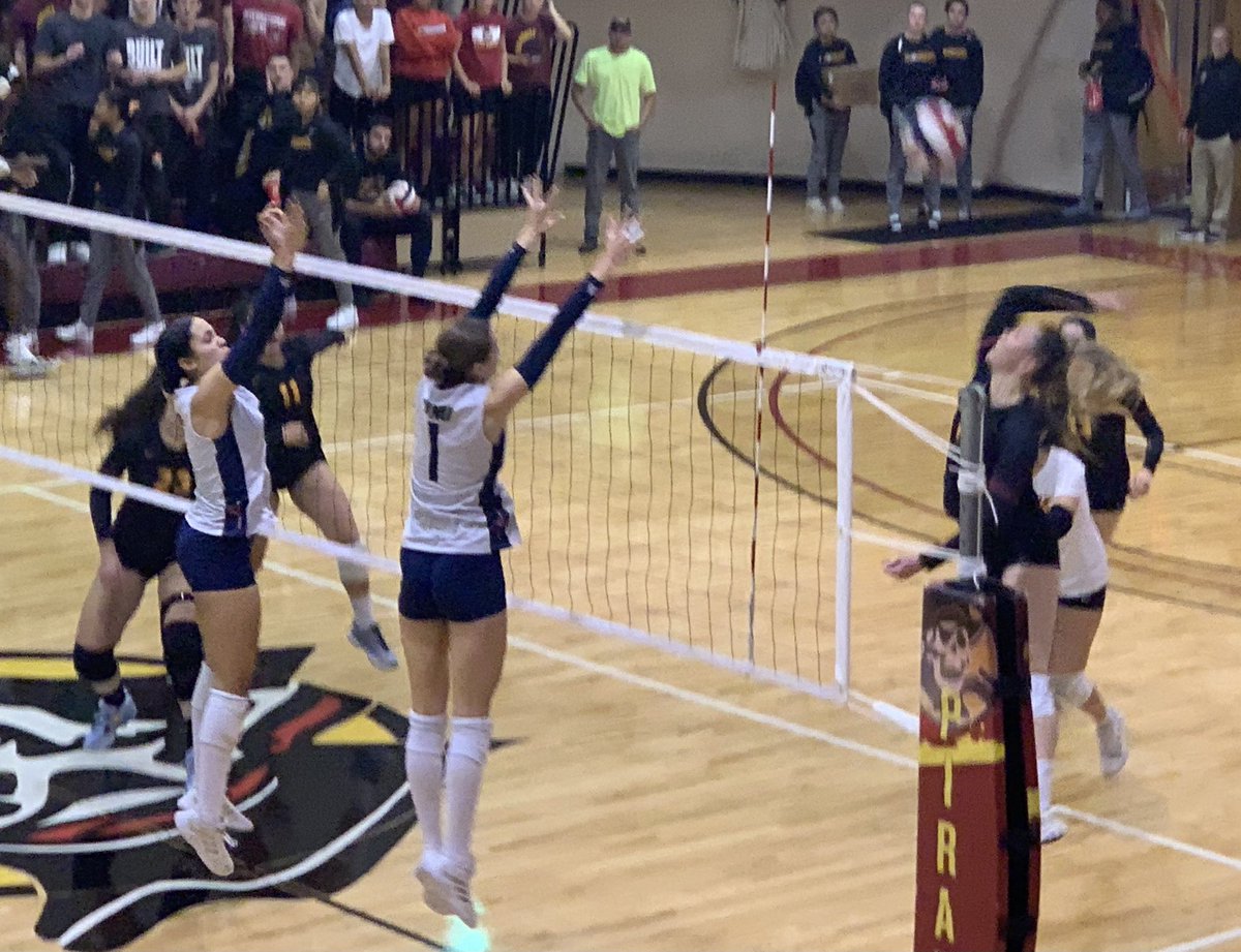 BradBiles's tweet photo. Another fantastic women’s volleyball set in Parkville, Mo. No. 10 @mnusports comes from behind late in the third set against No. 13 @ParkUniversity @ParkPirates to win 29-27 and forces a fourth set with Park leading 2-1. @HeartSportsNews #ProtectTheBreck https://t.co/avNa2zDrWV