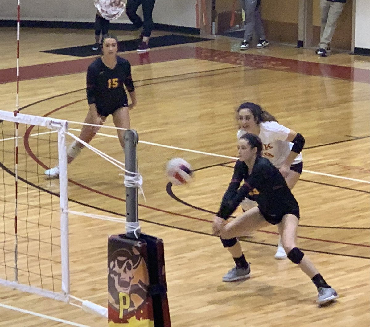 BradBiles's tweet photo. Another fantastic women’s volleyball set in Parkville, Mo. No. 10 @mnusports comes from behind late in the third set against No. 13 @ParkUniversity @ParkPirates to win 29-27 and forces a fourth set with Park leading 2-1. @HeartSportsNews #ProtectTheBreck https://t.co/avNa2zDrWV