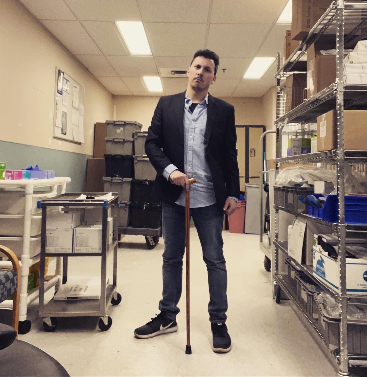 ConnorMiskiman's tweet photo. Brb, gotta treat a patient. #halloween #costume #happy #Halloween22 #Halloween #house #medical #doctor #fun #itsnotlupus #itsneverlupus #vicodin #cane #Halloween2022 https://t.co/RliVYMv6DD