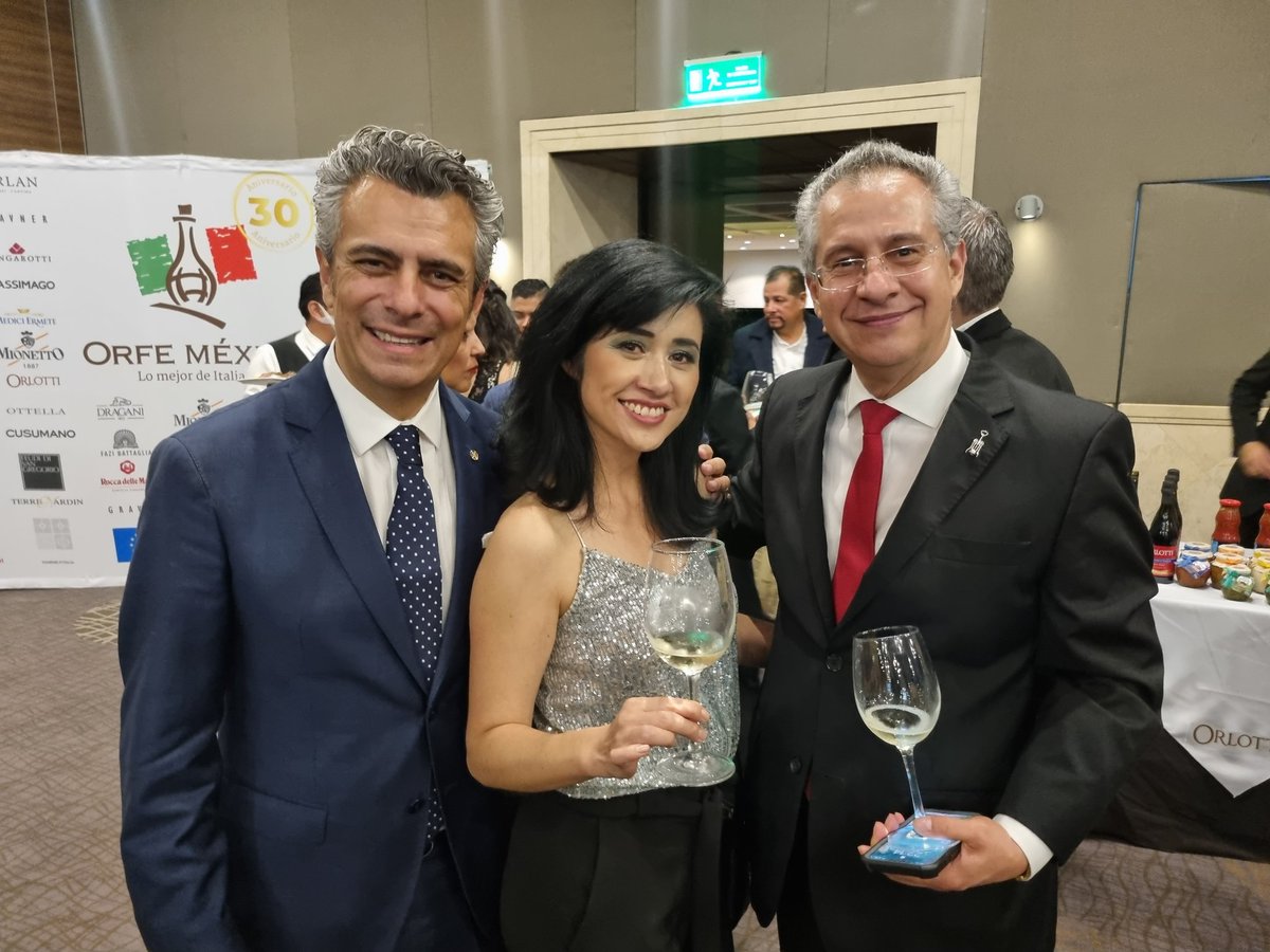 Un gusto poder celebrar con la familia Orlotti 30 años en suelo mexicano. Importando lo mejor de Italia a México 🇮🇹🍷😍 #WineLover #Italia