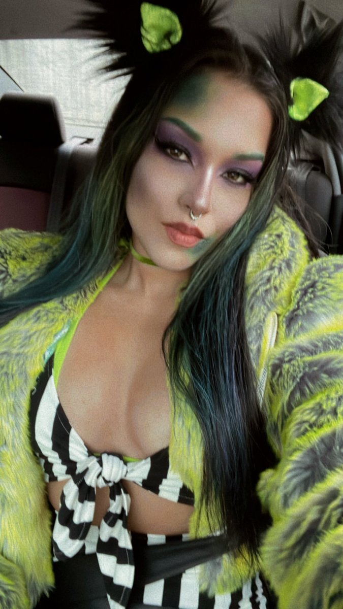 BabyBatchild's tweet photo. Heiiii friends. I’m v depresso and only really use Twitter to lurk in comment threats + laugh, but I wanted to say Happy Extended Halloween szn from Pussyjuice. 🐈‍⬛🧃 https://t.co/TOc1ulJDAS