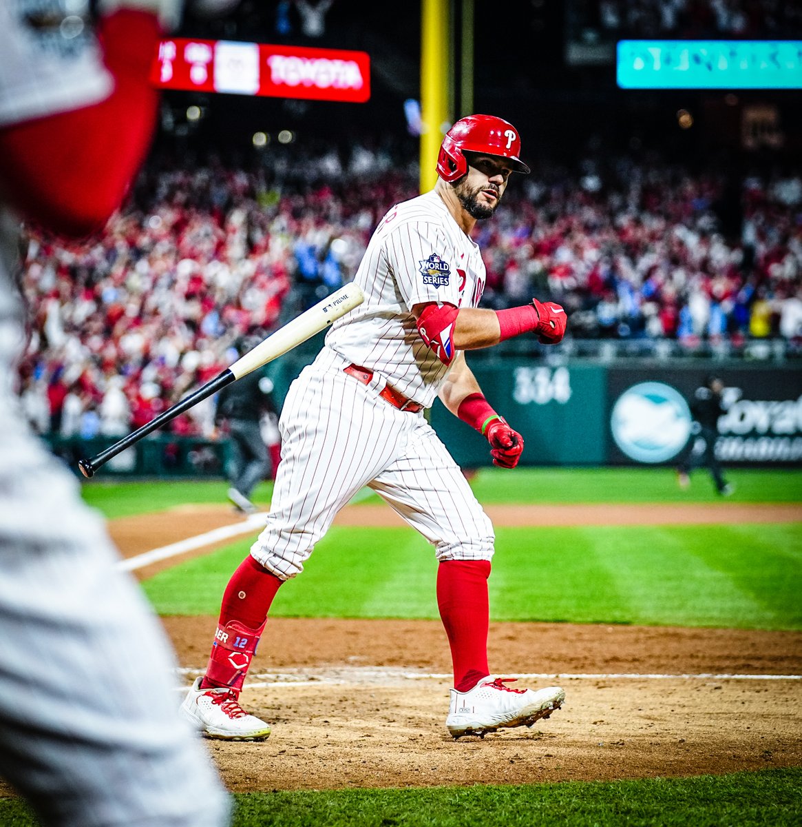 Phillies's tweet photo. Back 2 Back https://t.co/6W8szuZdML