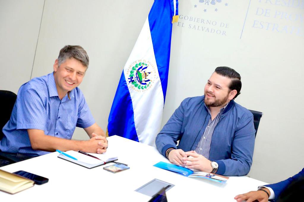 CrisFloresSV's tweet photo. Unitsky es una empresa que está por iniciar operaciones en Latinoamerica, con El Salvador como sede, donde ejecutará un proyecto innovador de movilidad sostenible, y se vincula con las apuestas de logística y conectividad del Presidente @nayibbulele, como el #TrenDelPacífico. https://t.co/7RujE4ZcQV