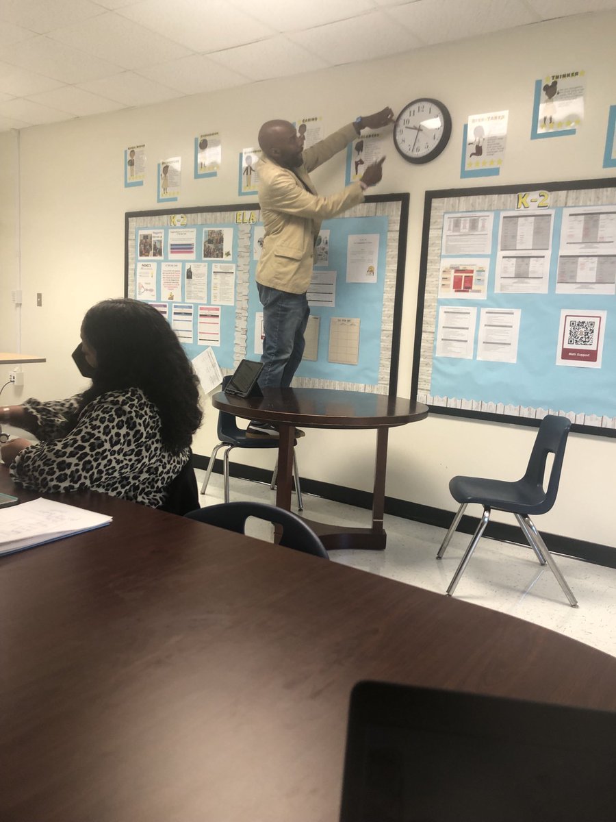 Pagia's tweet photo. ⁦So much passion about math ⁦@MrGTutor⁩ ⁦@StonewallTell⁩ 🧮 by any means necessary …math ! https://t.co/VYwdfUAF7W