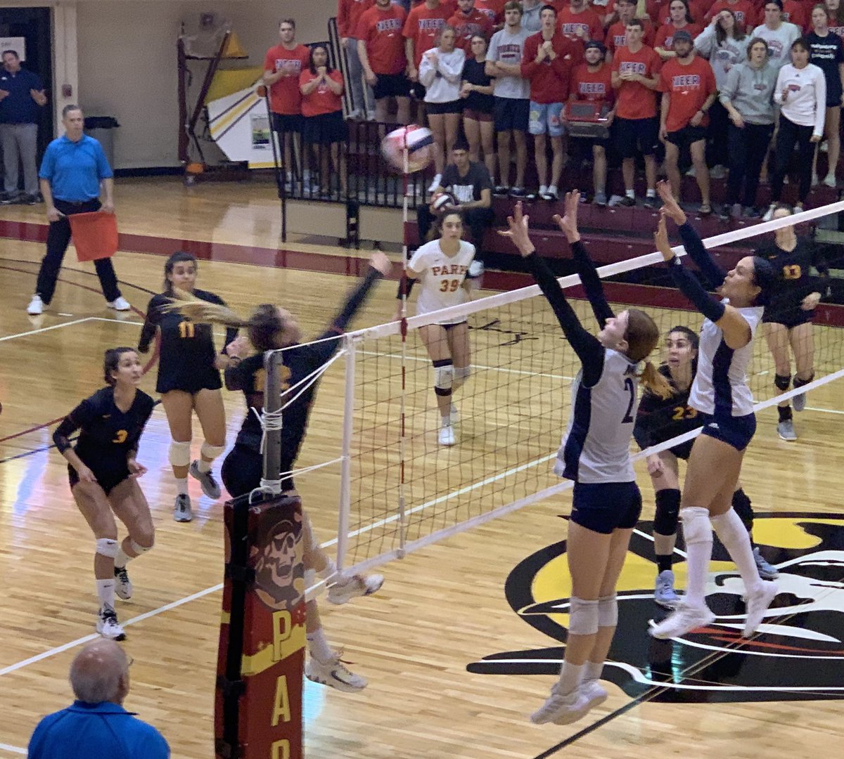 BradBiles's tweet photo. And we are going to a fifth set in Parkville, Mo., as @naia No. 10 @mnusports women’s volleyball tops No. 13 @ParkUniversity @ParkPirates, 25-21 in set four. A great @HeartSportsNews battle! #ProtectTheBreck https://t.co/vxSn3YnETT