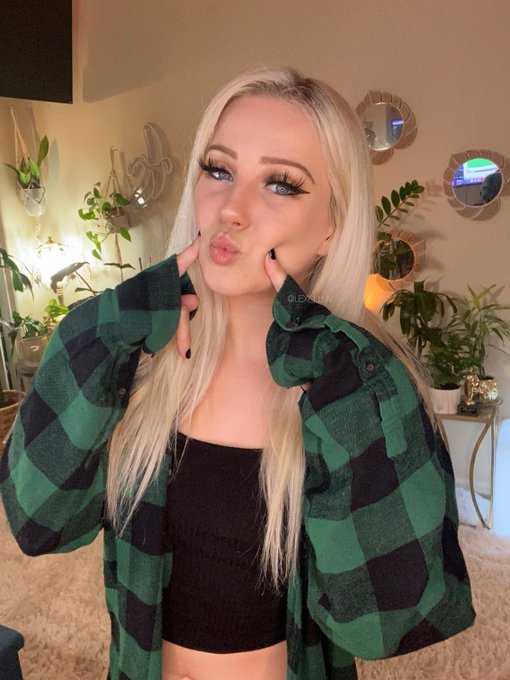 I&rsquo;m live for a quickie come by 😚 https://t.co/0uMmCi1hu5 https://t.co/NIkU4kXXr5