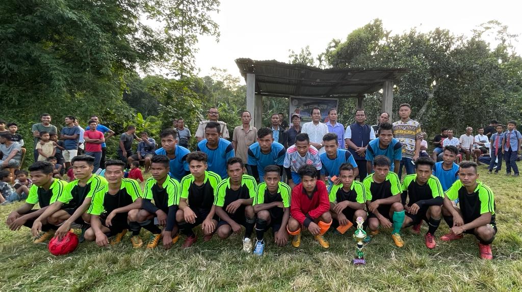 marcuisemarak's tweet photo. Happy to be part of the Area League Football final match last evening together with Ex MDC Shri Denang T. Sangma and NPYF Block Advisor Shri Rockyfieller M. Sangma in Rongsakgre village. 
@nppmeghalaya #NPYF https://t.co/CAxBOmybQV