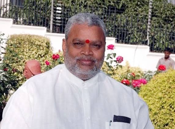 ncbn's tweet photo. తన జీవితంలో అంతిమ క్షణం వరకు ప్రజల కోసమే బ్రతికిన ఉత్తరాంధ్ర ముద్దుబిడ్డ ఎర్రన్నాయుడు గారు. బీసీల ప్రతినిధిగా సామాన్యుడి కోసం తపించి జాతీయ రాజకీయాలలో గుర్తింపు పొందిన ఎర్రన్నాయుడు వర్ధంతి సందర్భంగా ఆయన స్మృతికి నివాళులర్పిస్తున్నాను. https://t.co/Kq0Bdmeq3w