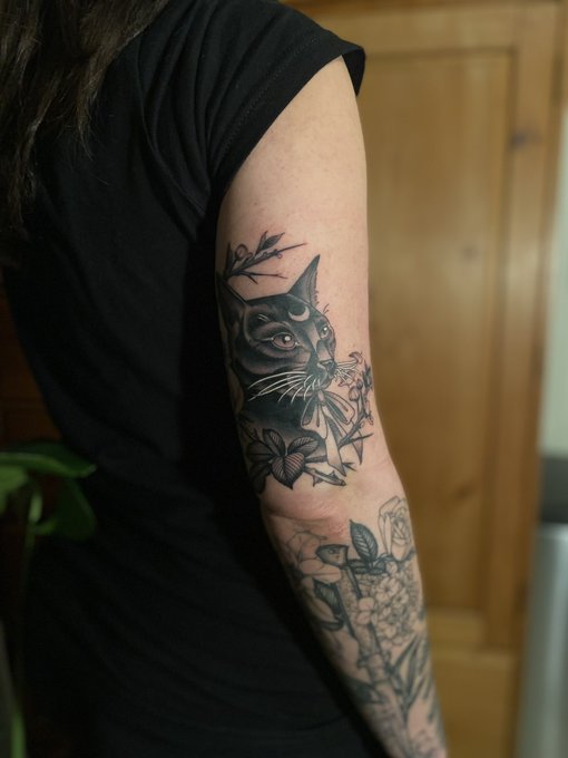 New piece by my buddy onholliday (on instagram!) My arm&rsquo;s a little swollen bc this was a few hours after