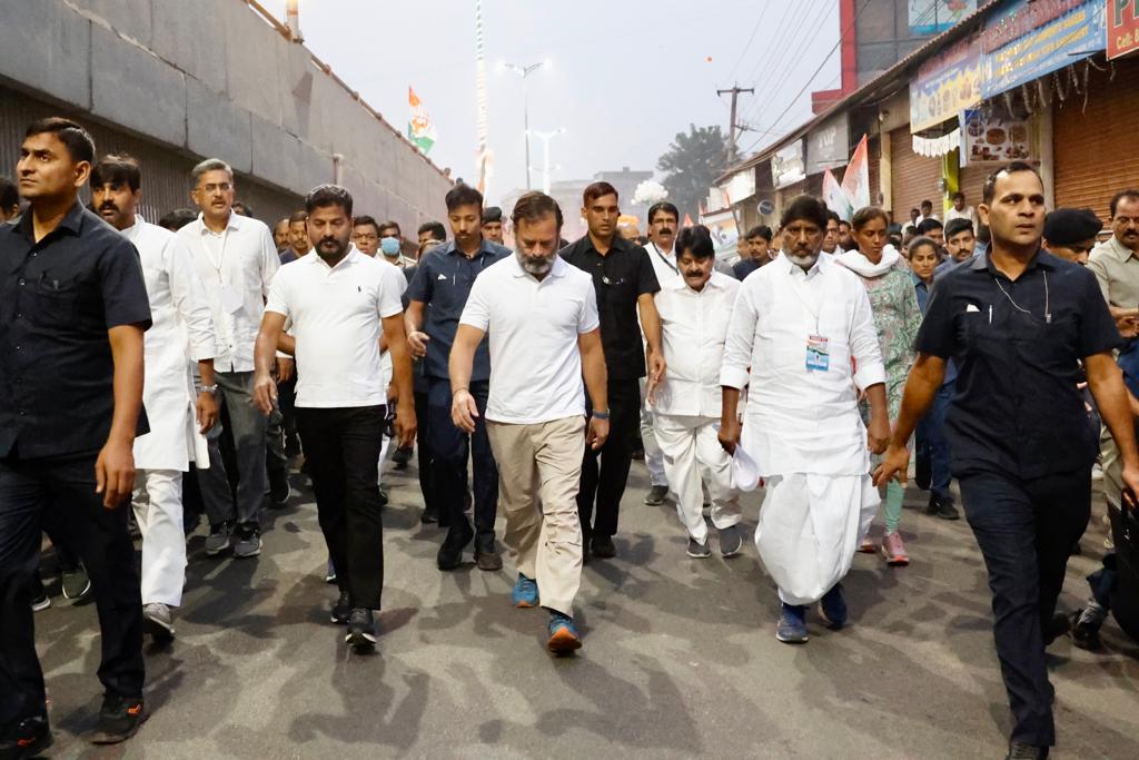 INCIndia's tweet photo. हर रोज नया इतिहास रचा जा रहा है...हर रोज देश में मोहब्बत चाहने वालों की तादाद बढ़ रही है।

#BharatJodoYatra https://t.co/TRkJIhlALt