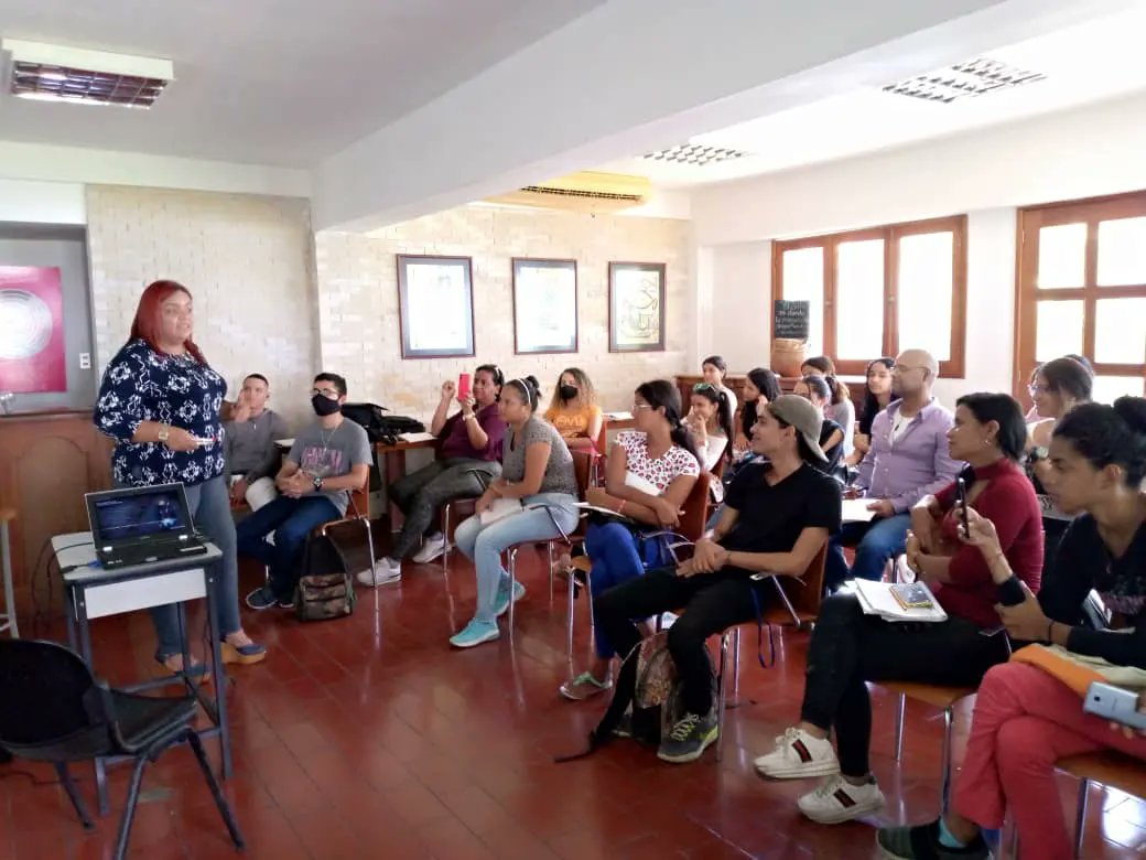 PrensaUney's tweet photo. Como parte de las propuestas de dinamizacion de estrategias de formación, los estudiantes del @PNFTurismo_uney  recibieron a especialistas en el área del turismo institucional y del emprendimiento con el fin de conocer sobre sus experiencias y logros. @MedozaWullian
@marioyovera https://t.co/Z92hG1JmFi