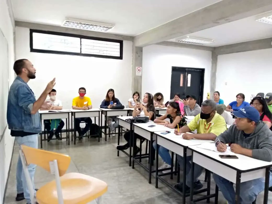 Como parte de las propuestas de dinamizacion de estrategias de formación, los estudiantes del <a href="/PNFTurismo_uney/">TURISMO UNEY</a>  recibieron a especialistas en el área del turismo institucional y del emprendimiento con el fin de conocer sobre sus experiencias y logros. <a href="/MedozaWullian/">Wullian Mendoza</a>
<a href="/marioyovera/">Mario Yovera</a>