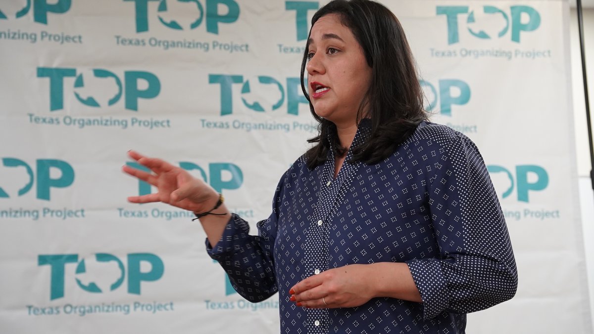 TOP-endorsed <a href="/RochelleMGarza/">Rochelle Garza</a> will serve w/integrity, look out for our communities, &amp; prioritize issues working Texans care about.

And unlike her criminally-indicted opponent, she'll put people over politics.

Thanks for knocking on doors w/our Dallas GOTV team today, Rochelle!