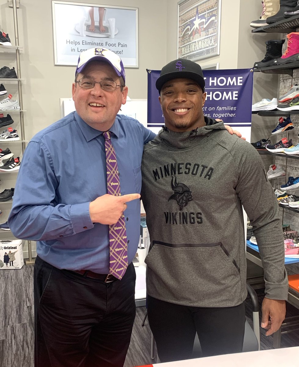 Wenthold's tweet image. So cool to meet #Skol @Vikings 🏈 @CJHam28 at @MallofAmerica @TradehomeShoes! Plus @ViktorTheViking &amp;amp; #MVC2022 Cheerleaders too, but most importantly is the time, talent &amp;amp; treasure for the #TradeAtHomeGiveAtHome philanthropy! #PayItForward ➡️