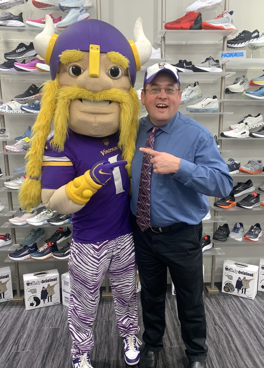 Wenthold's tweet image. So cool to meet #Skol @Vikings 🏈 @CJHam28 at @MallofAmerica @TradehomeShoes! Plus @ViktorTheViking &amp;amp; #MVC2022 Cheerleaders too, but most importantly is the time, talent &amp;amp; treasure for the #TradeAtHomeGiveAtHome philanthropy! #PayItForward ➡️