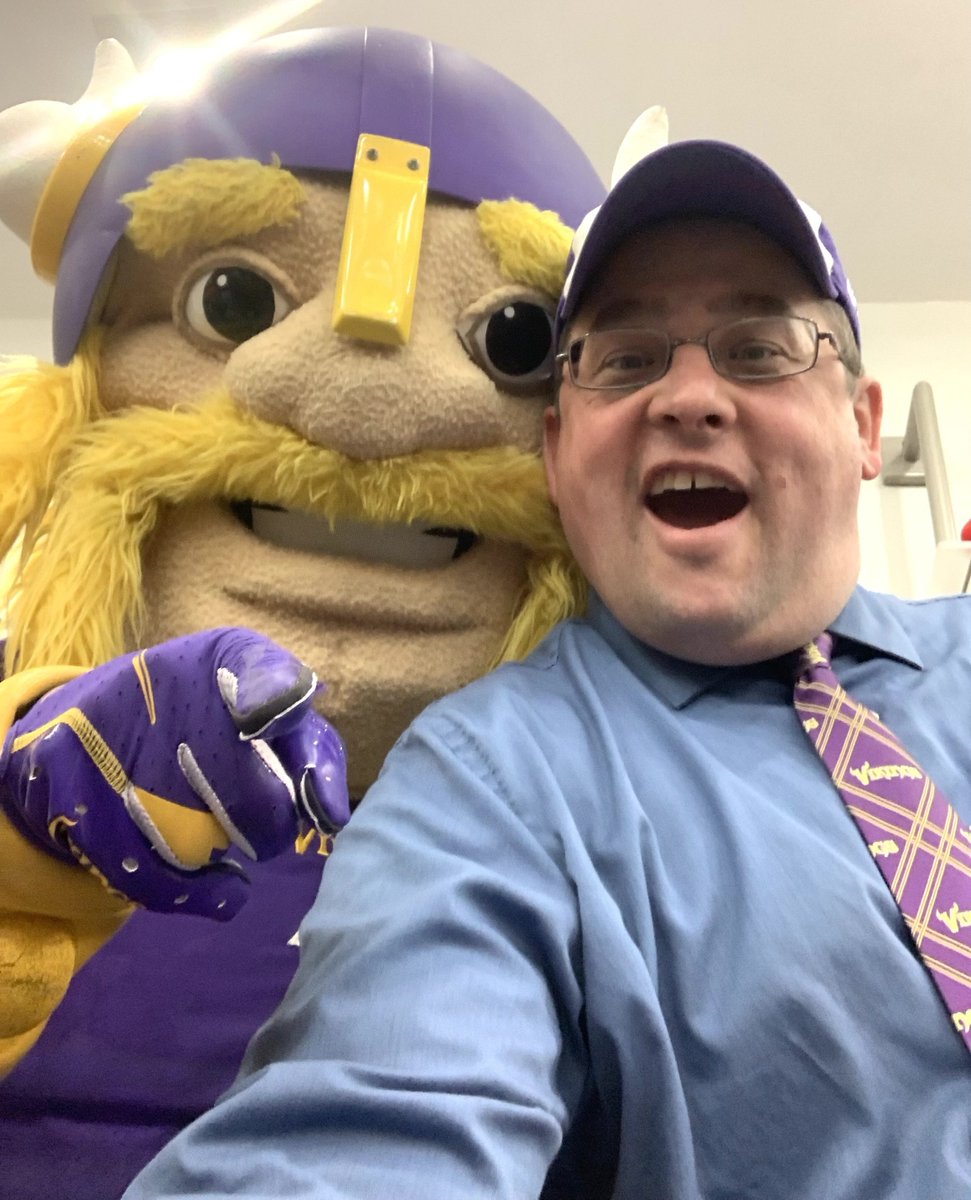 Wenthold's tweet image. So cool to meet #Skol @Vikings 🏈 @CJHam28 at @MallofAmerica @TradehomeShoes! Plus @ViktorTheViking &amp;amp; #MVC2022 Cheerleaders too, but most importantly is the time, talent &amp;amp; treasure for the #TradeAtHomeGiveAtHome philanthropy! #PayItForward ➡️