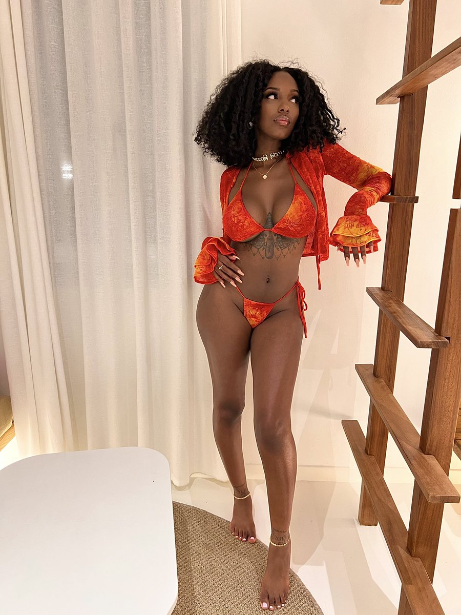 TeannaaLW's tweet photo. Make an outfit &amp; go on vacation. https://t.co/PhVmbOjx3X