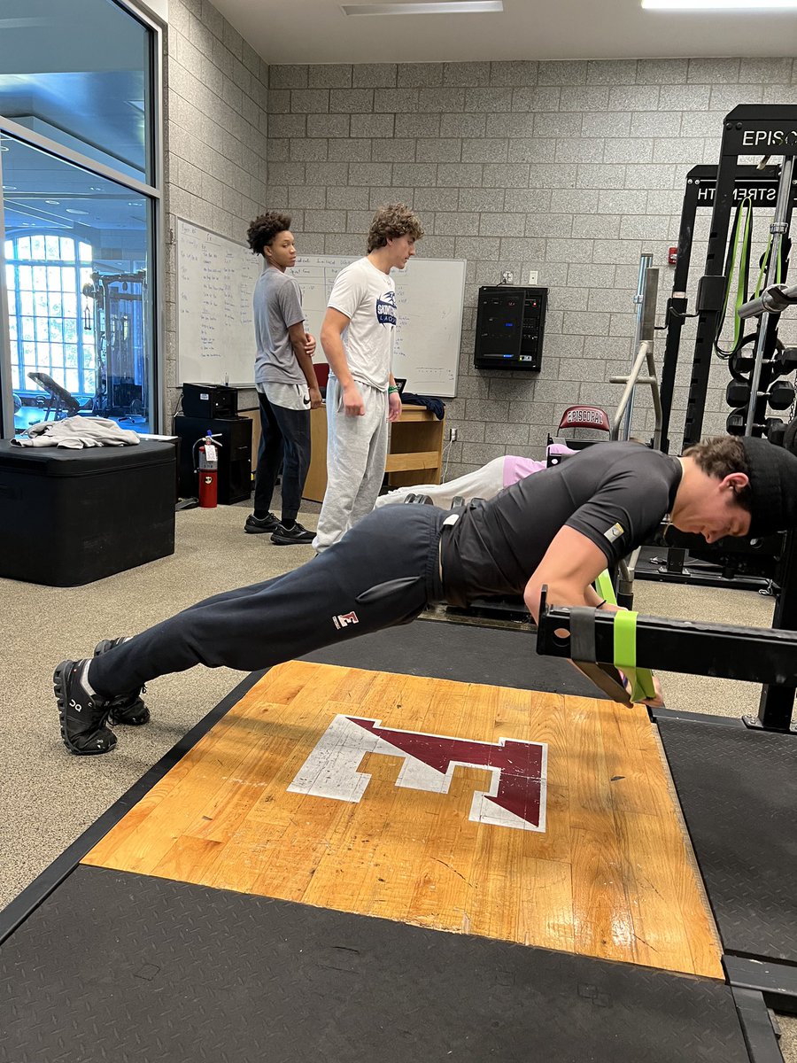 RealCoachK_'s tweet photo. A few shots from our pregame lift last Saturday (Ramp Up). #ExecuteAttackTogether #EAT @EHSfootball1839 https://t.co/hcGdfy9Fs1