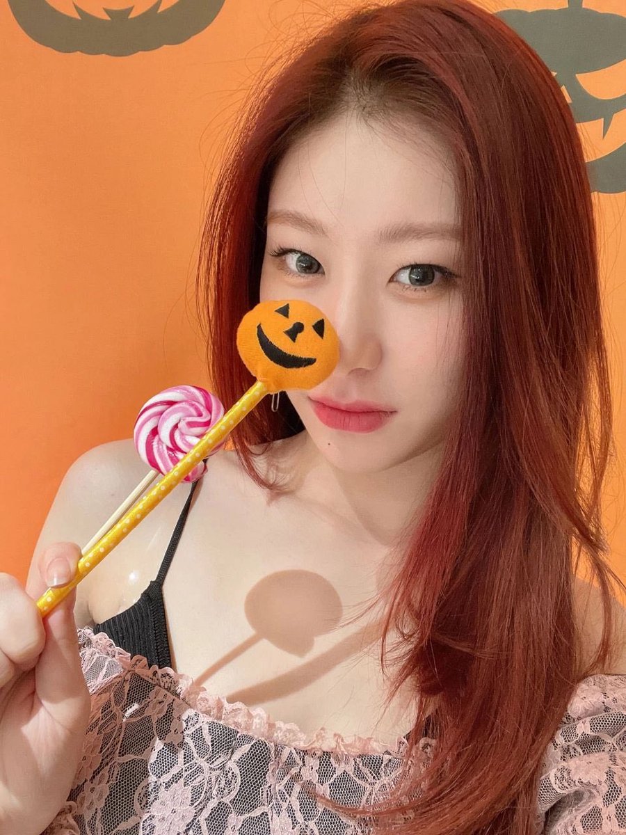 Agradezco que my #𝕯𝔼𝔸ℝ·𝕮𝐔𝐏𝐈𝐃 no tuviera ninguna clase de piedad conmigo y me disparara todo su cargamento con el #𝓡öyal𐀔𝑐b ♡ porque no puedo estar más agradecida con estos dos temitas, sobretodo con la tt que me tiene super loquis! 🛴 

𝑛𝚍 𝟼𝟶. by re𝕠l ⋆ #𝕤hibo