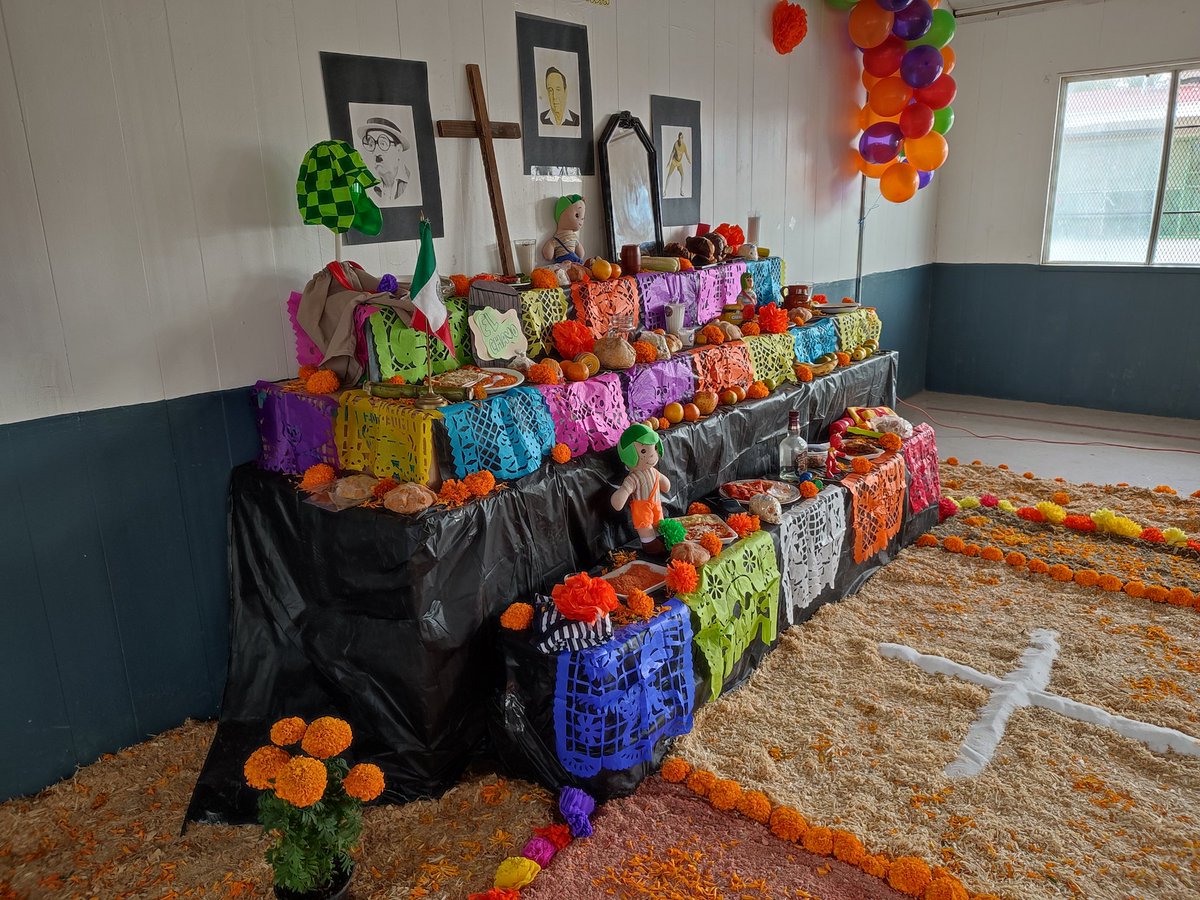This is a "Día de los Muertos" altar I saw going to a school (job related). I really liked it and wanted to share. It was kinda impressive really.