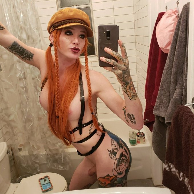 Carolyn Forest’s pics and videos