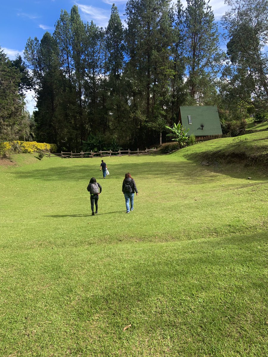 Buenas nochess amix, les vengo a recomendar una cabaña de Airbnb que nos pareció muy linda y tiene muy buena relación precio calidad. Se llama Eucalipto y la verdad la atención fue 10/10 
Nos valió $380.000 la noche y caben hasta 6 personas entonces queda baratico la verdad.