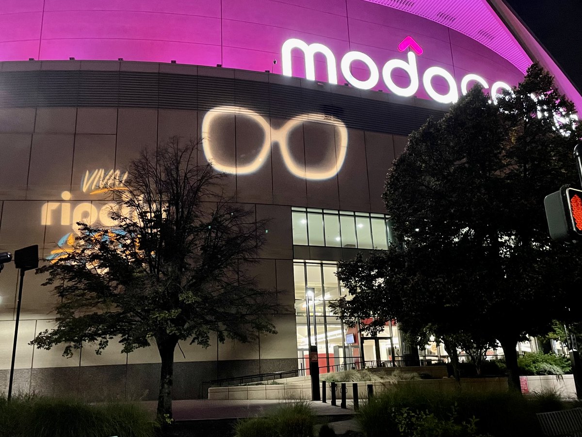 Betsy Johnson tweet media