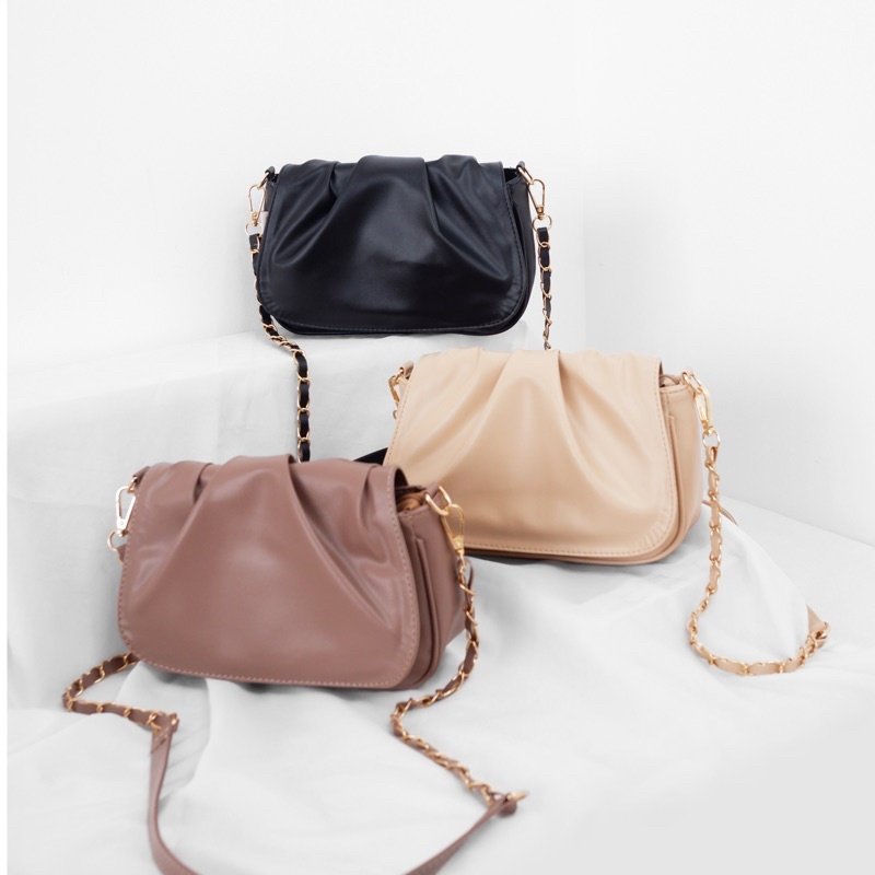 xofunnn's tweet photo. Cava slingbag
⭐ 4.9 💲 79.000
Bahan kulit sintetis premium, anti air, tebal dan lembut. Tersedia warna hitam, moca dan cream. 
Size : 16//21//6
https://t.co/1BkZBdWjBO
https://t.co/1BkZBdWjBO

#racunshopee #racunbelanja #ShopeeID #Shopee1111 gopay 6 sd 3,5 jt udah awal November https://t.co/R2gl8FurMy