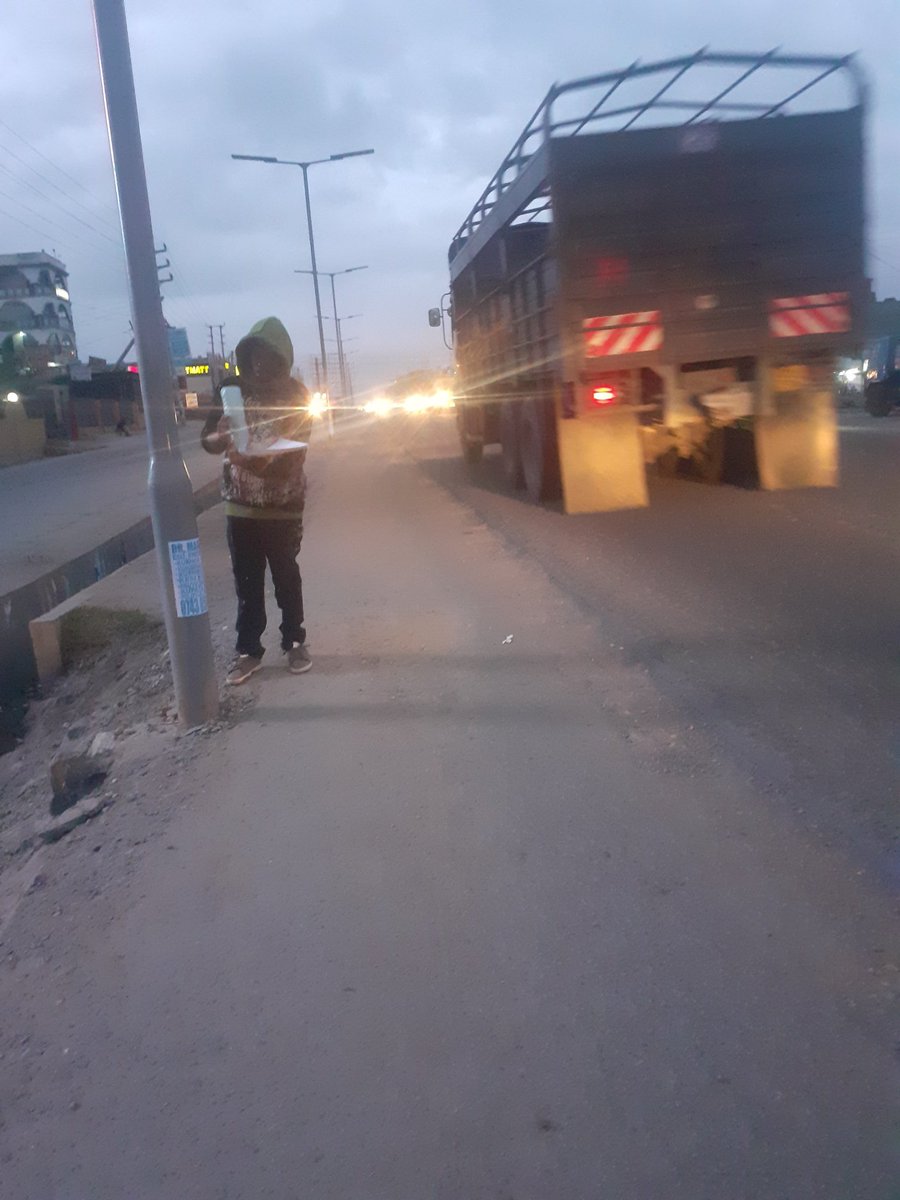 MulwaSteve2's tweet photo. @Ma3Route namanga rd at kitengela traffic 🚦🚦 inasonga fiti https://t.co/fk33JPwkc2