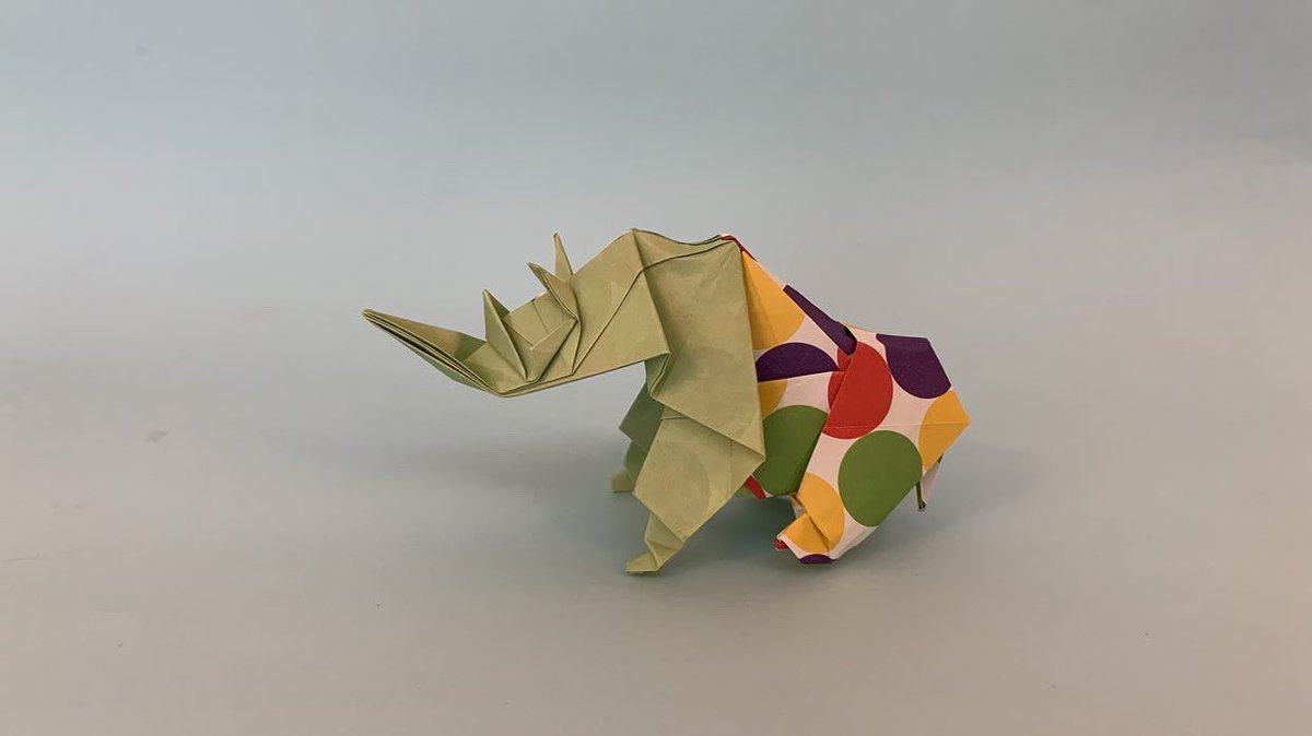 sumayaalanazy's tweet photo. Origami Rhinoceros 
作者：Tong Liu 
主人がアルツハイマーという病気になって、看病に疲れた私を救えたのが　このサイ🦏折り、チャレンジし続けおかけですね^ - ^ https://t.co/Dcc0Sdq3be