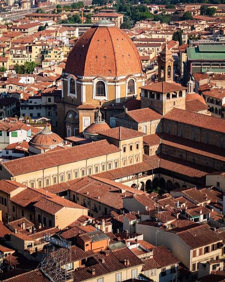 ful_magazine's tweet photo. Su che particolare cade il vostro occhio in questa fotografia? 👀

📷 ig 👉🏻 luce_snap

#firenze #oltrelacupola #florence #fulmagazine #fulfirenze #dafareafirenze #eventifirenze #sanlorenzo #sanlorenzofirenze #cityphotography #streetphotography #urbanphotography #citylandscape https://t.co/PE1FwERHCl