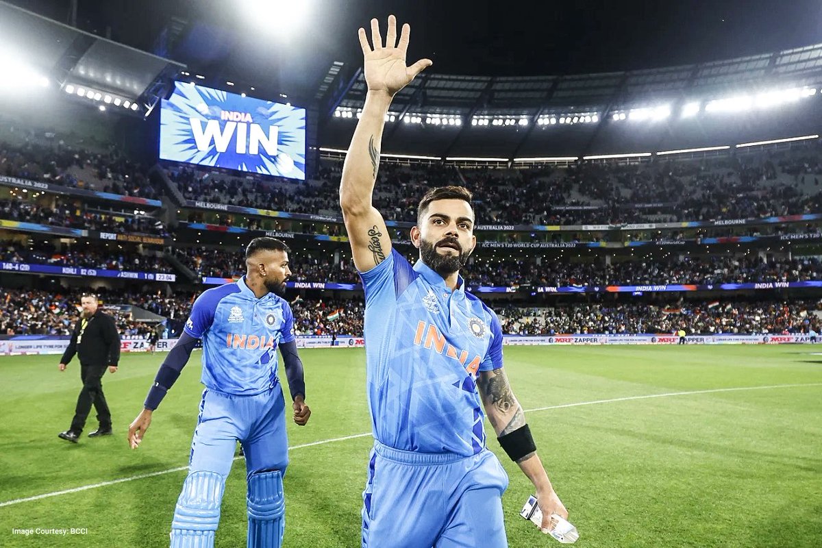 PunjabKingsIPL's tweet photo. Your chance to high-five 🖐 the leading run-scorer in T20 World Cups! 🐐

#ViratKohli #INDvBAN https://t.co/hXjZuYq6hl