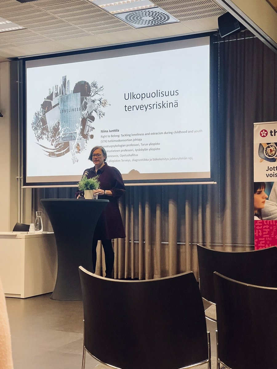 terpsyjaos's tweet photo. Terveyspsykologian päivät 2022 on avattu! 

Ensimmäisen keynote -puheenvuoron pitää prof. Niina Junttila aiheenaan Ulkopuolisuus terveysriskinä. 

#terveyspsykologia #yksinäisyys #ulkopuolisuus #terveyspsykologianpäivät https://t.co/GFMluBQUF5