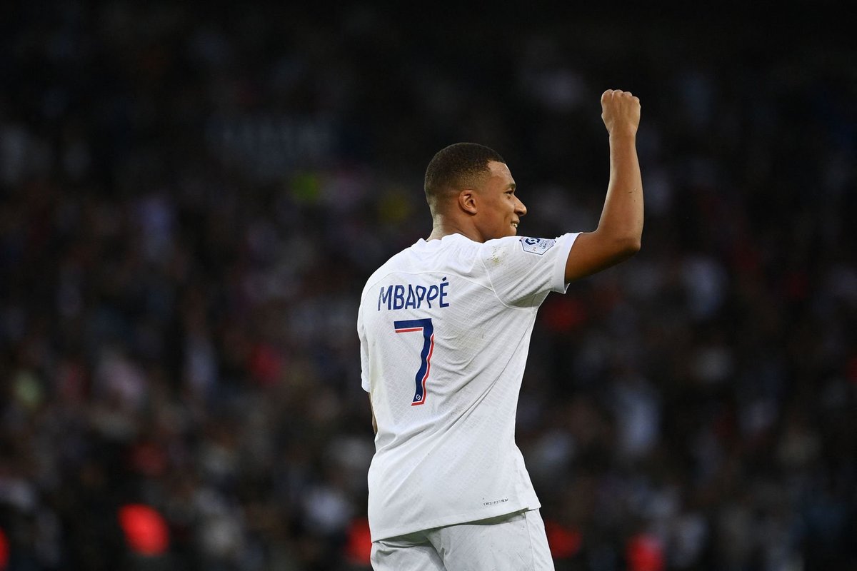 secretshirtco's tweet photo. If Kylian Mbappe scores ANYTIME tonight vs Juventus we’ll giveaway a https://t.co/0dDyzv85B2 box 📦

To enter 👇

🔄 Retweet this tweet
🤝 Follow us

Good luck! https://t.co/NPhspYtMJw