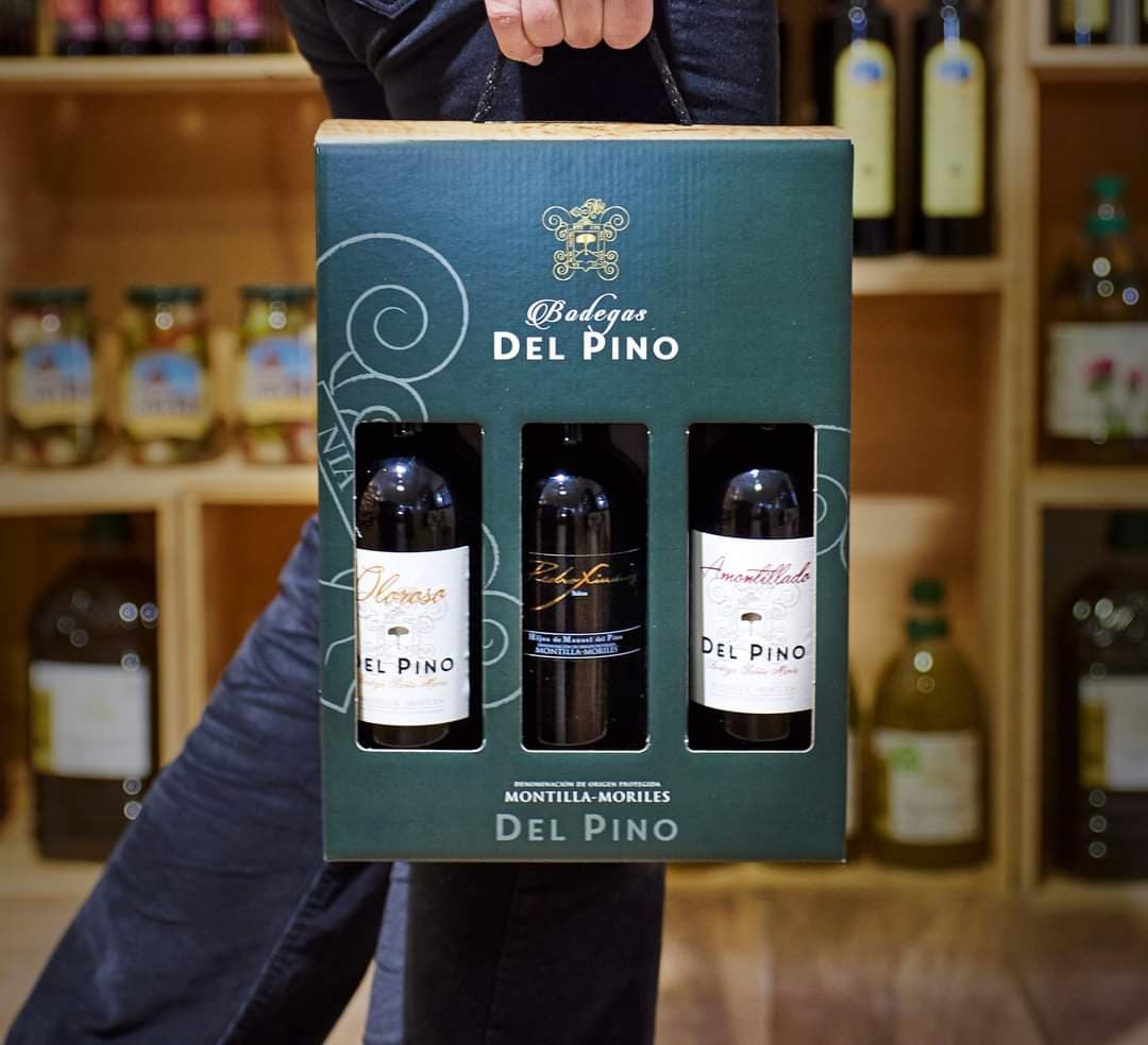 DelPinoBodegas's tweet photo. ¿Tienes que hacer una cesta para esta Navidad? Nosotros te ayudamos y además te aseguramos que acertarás #CestasDeNavidad #Vino #RegalosPerfectos https://t.co/VYOfW2kEIo