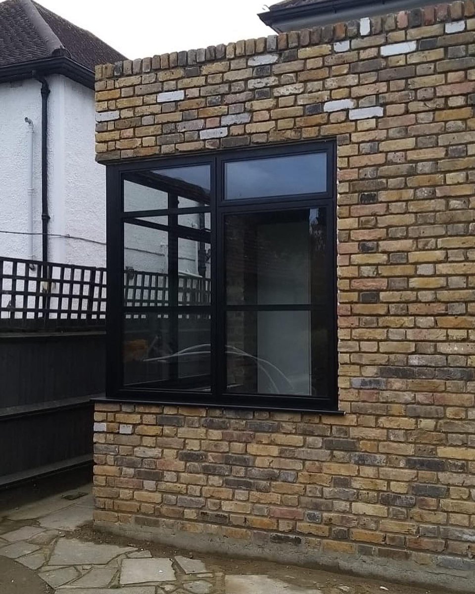 ghinteriorglass's tweet photo. Double glazed black framed windows by G H Interior Glass ✨

This corner window design allows as much light to flood the room as possible, and also looks pretty good too! 

Please contact info@ghinteriorglass.com or visit https://t.co/rHan3cFzk4 for more information. https://t.co/khL83qkWGO