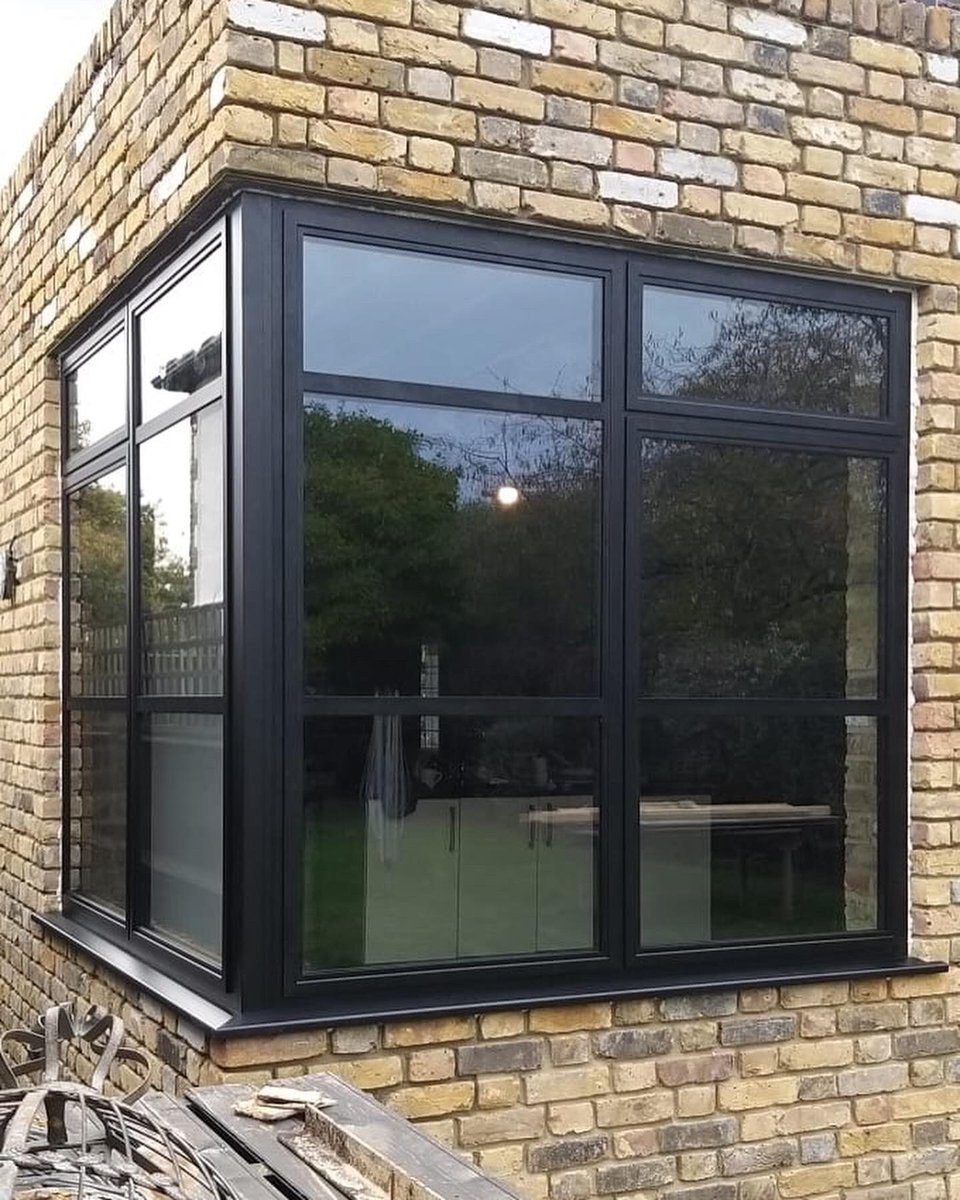 ghinteriorglass's tweet photo. Double glazed black framed windows by G H Interior Glass ✨

This corner window design allows as much light to flood the room as possible, and also looks pretty good too! 

Please contact info@ghinteriorglass.com or visit https://t.co/rHan3cFzk4 for more information. https://t.co/khL83qkWGO